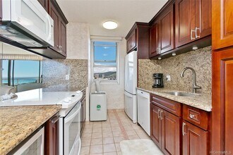 2600 Pualani Way, Unit #2705 in Honolulu, HI - Building Photo - Building Photo