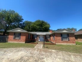 1507 S Main St in Duncanville, TX - Building Photo