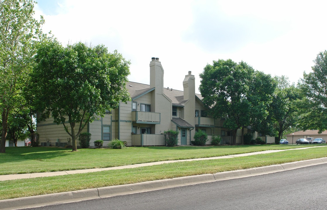 Peppertree Apartments in Lawrence, KS - Building Photo