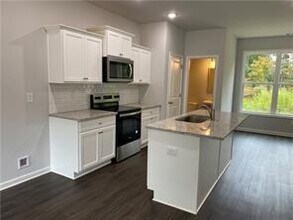 385 Collins Industrial Way in Lawrenceville, GA - Building Photo - Building Photo