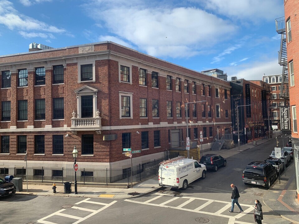 123 Richmond St, Unit 2 in Boston, MA - Foto de edificio