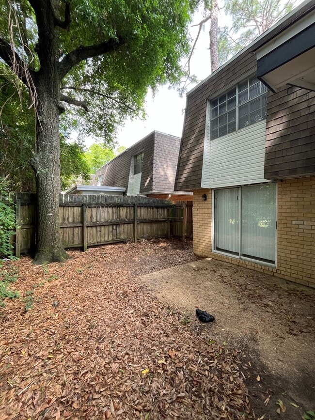 3695 E Olive Rd in Pensacola, FL - Building Photo - Building Photo