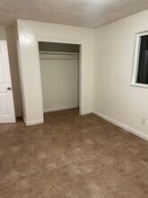 1316 Flower St, Unit B in Bakersfield, CA - Building Photo - Building Photo