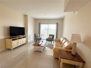 15901 Pointe Cir in Iona, FL - Building Photo - Building Photo