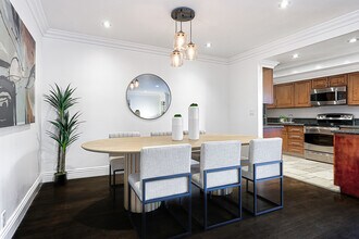 7560 Hollywood Blvd, Unit 105 in Los Angeles, CA - Foto de edificio - Building Photo