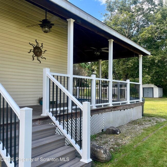 905 Hill St in Mayfield, PA - Building Photo - Building Photo