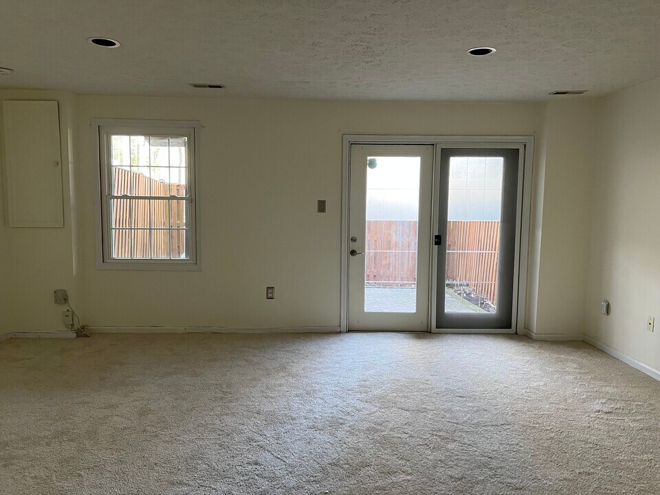 12405 Walnut Cove Cir, Unit Basement in Germantown, MD - Building Photo