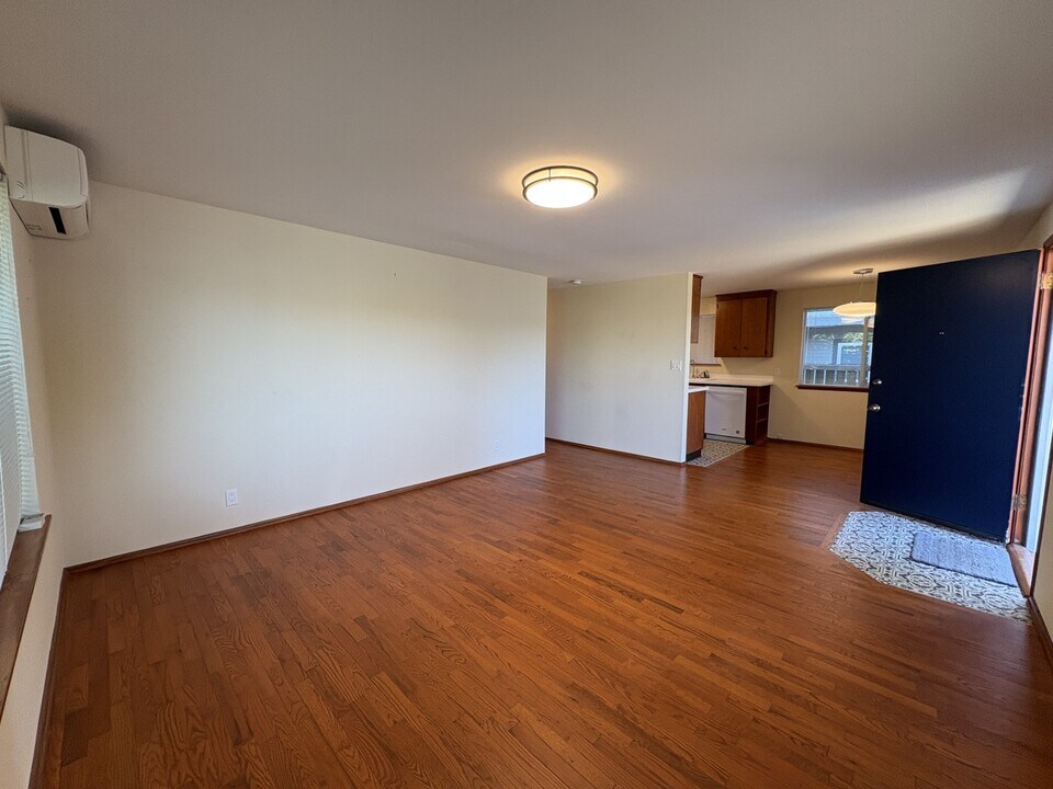 527 Wells Ave N, Unit 527 Wells Ave in Renton, WA - Foto de edificio