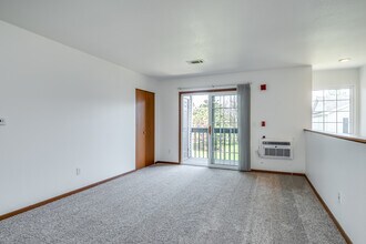 Jackson Farms Apartments in Oshkosh, WI - Building Photo - Interior Photo