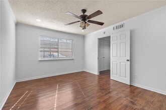 6440 Bayou Glen Rd in Houston, TX - Building Photo - Building Photo