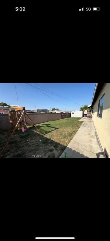 1019 W Arbutus St in Compton, CA - Building Photo - Building Photo