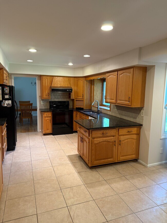 3925 Waldenwood Dr in Ann Arbor, MI - Building Photo - Building Photo