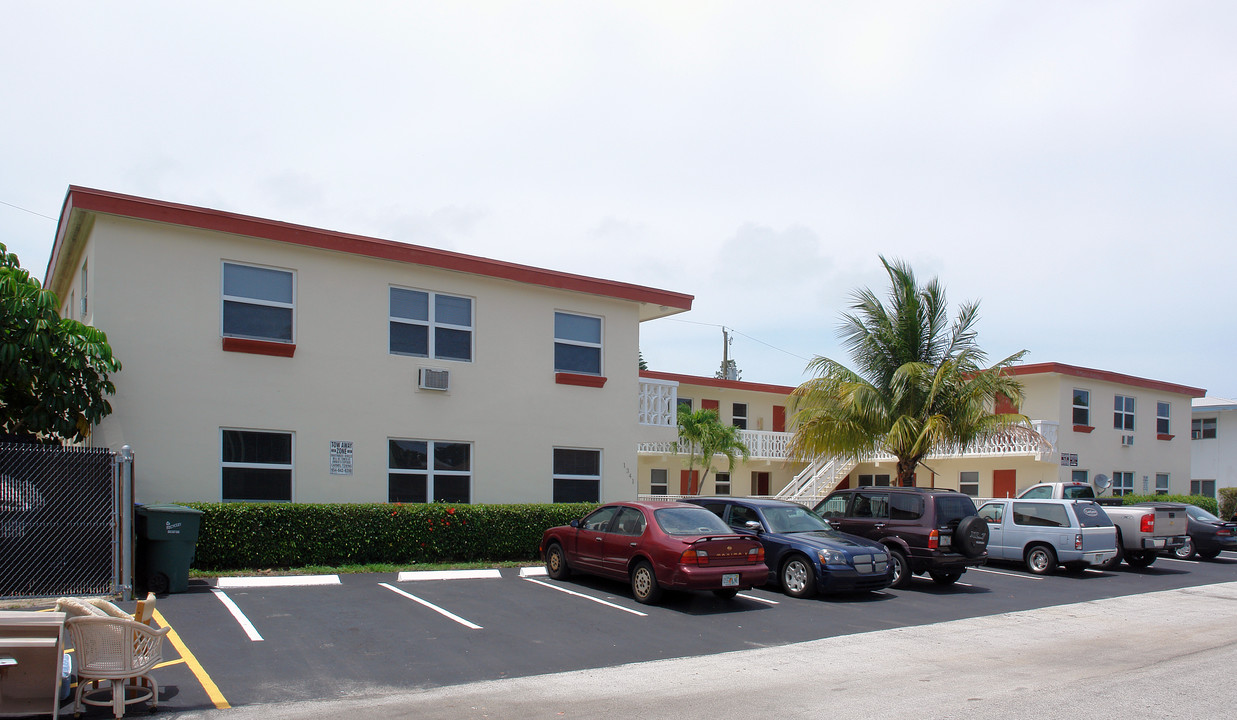 Picture Apartments in Deerfield Beach, FL - Building Photo