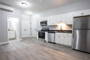 6899 Post Rd in North Kingstown, RI - Building Photo