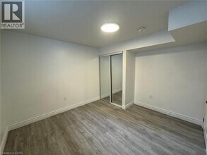 916 Magdalena Ct in Kitchener, ON - Building Photo - Building Photo