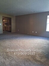 2975 Megan Cir in Youngstown, OH - Building Photo - Building Photo