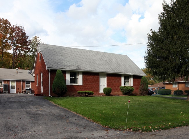 2125-2177 Revere Dr in Hermitage, PA - Building Photo - Building Photo