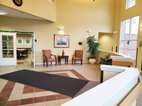 Maher Manor Senior Living in Old Bridge, NJ - Foto de edificio - Building Photo