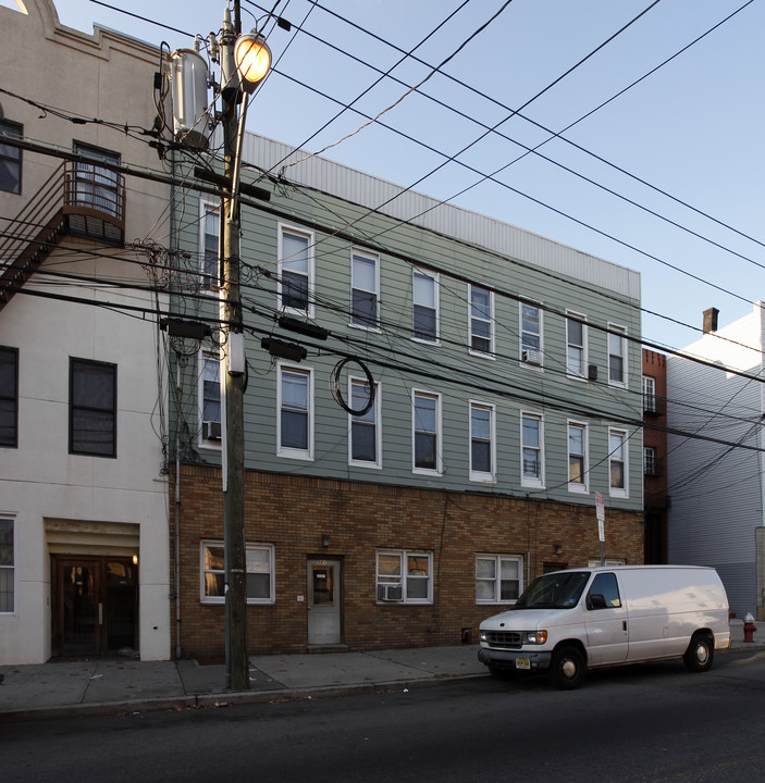 581-583 Palisade Ave in Jersey City, NJ - Building Photo