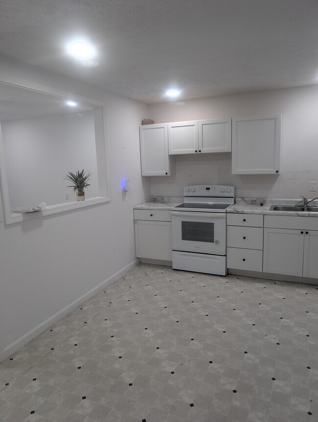 1680 E Whisnand Rd, Unit #7 in Bloomington, IN - Building Photo - Building Photo