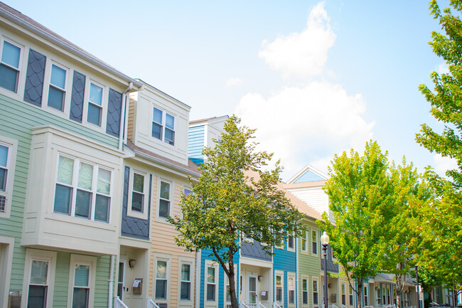 Maverick Landing in East Boston, MA - Foto de edificio - Building Photo