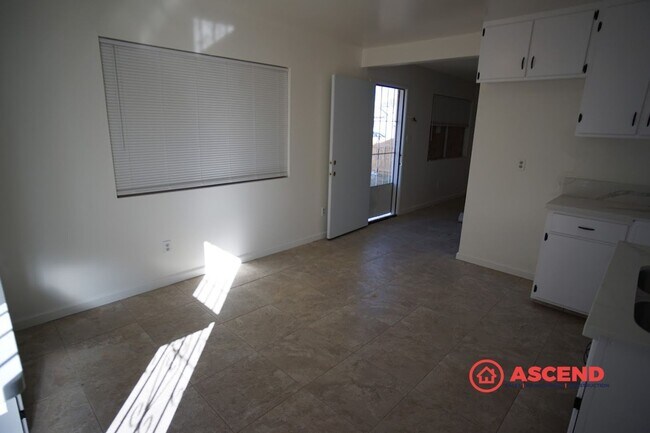 209 E Warren Ave in Bakersfield, CA - Building Photo - Building Photo