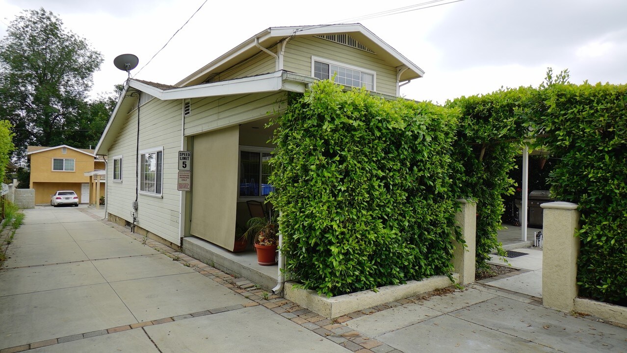 1484 Atchison St in Pasadena, CA - Building Photo