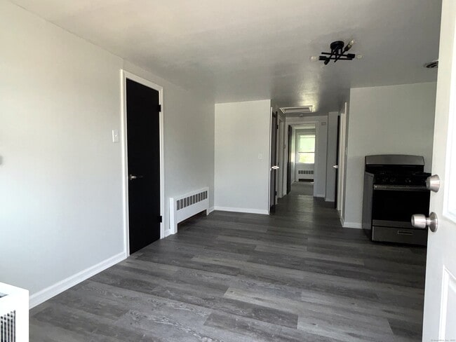 95 Burke St in Hamden, CT - Building Photo - Building Photo