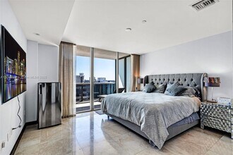 5875 Collins Ave, Unit 1704 in Miami, FL - Building Photo - Building Photo