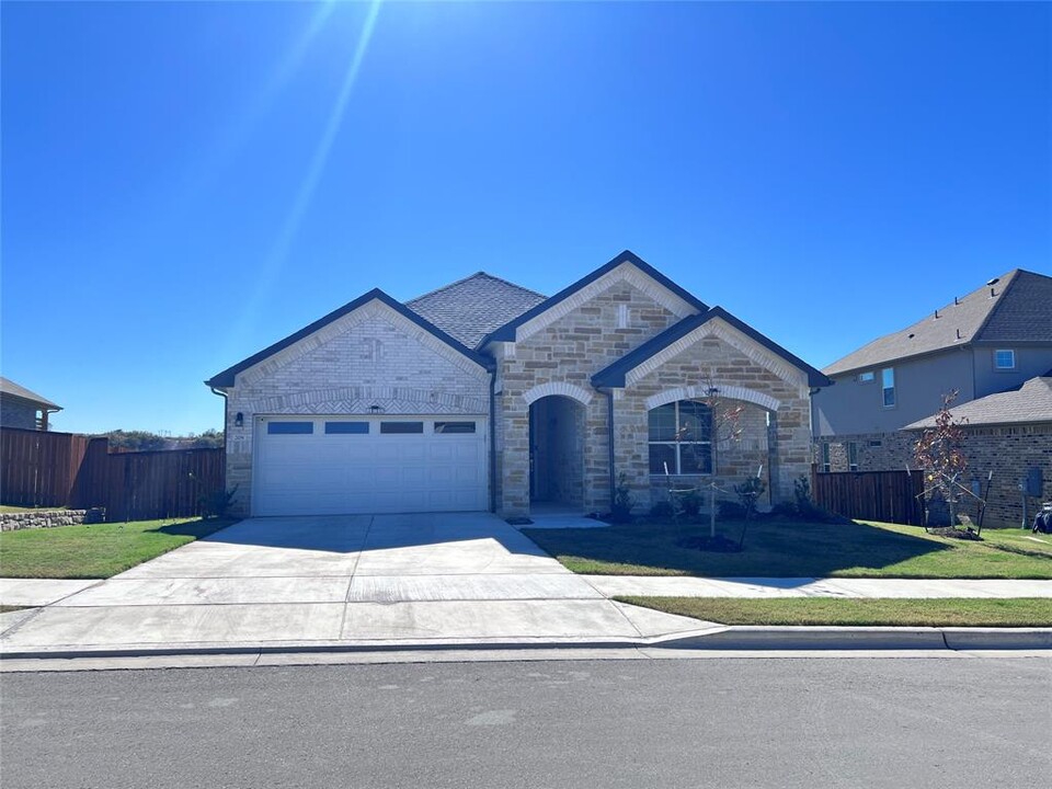 208 Mystic Cyn Ln in Georgetown, TX - Foto de edificio