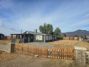 6701 Mountain View Ave in Inyokern, CA - Building Photo - Building Photo