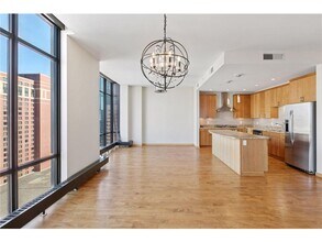 201 S 11th St in Minneapolis, MN - Building Photo - Building Photo