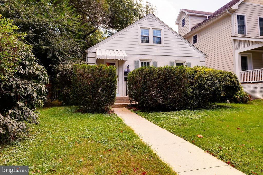 4851 Crescent St in Bethesda, MD - Building Photo