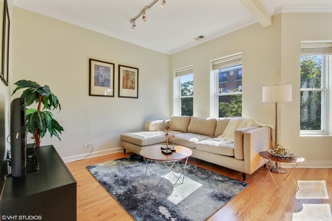 522 W Oakdale Ave in Chicago, IL - Building Photo - Building Photo