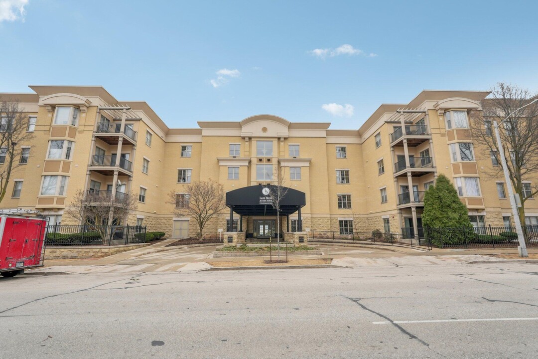 1300 N Prospect Ave in Milwaukee, WI - Building Photo