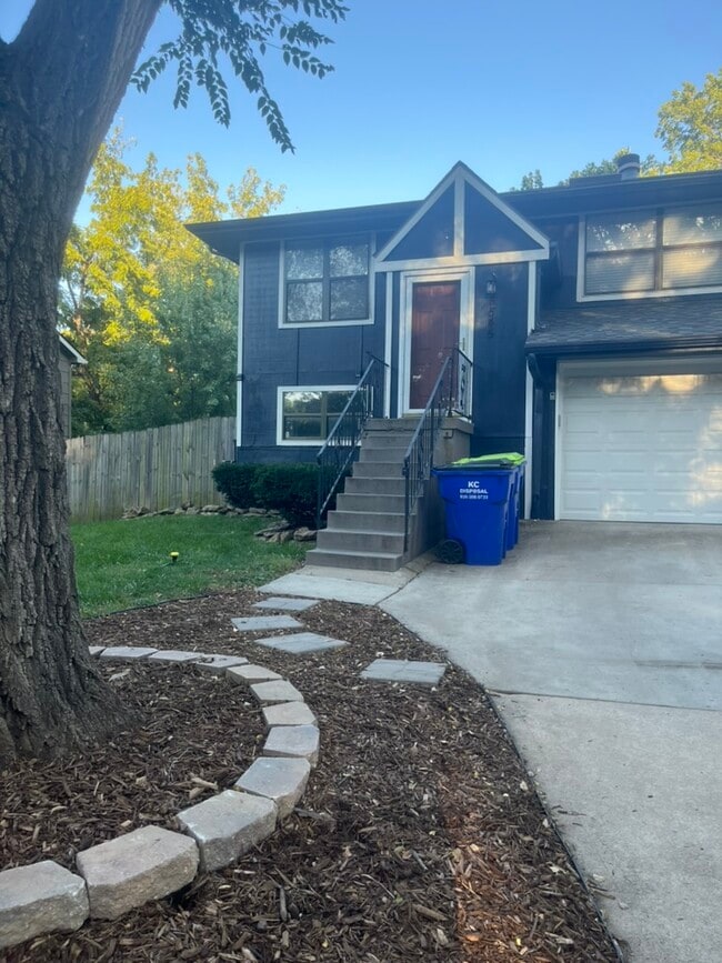 8545 England St in Overland Park, KS - Building Photo - Building Photo