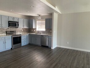 8924 W Bonnie Ave in Kennewick, WA - Building Photo - Building Photo