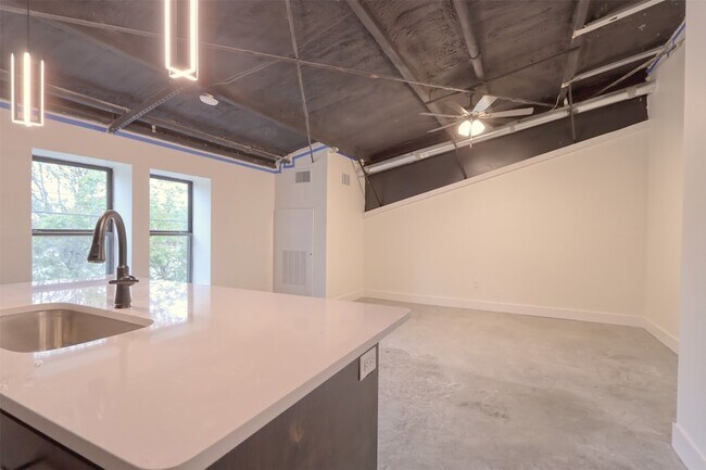 301 W Main St in Midlothian, TX - Building Photo - Building Photo
