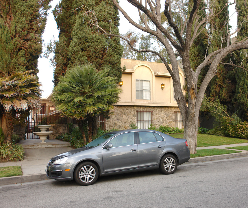 5333 Agnes Ave in Valley Village, CA - Foto de edificio