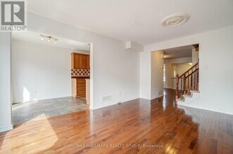 2012 Azalea Ln in Ottawa, ON - Building Photo - Building Photo