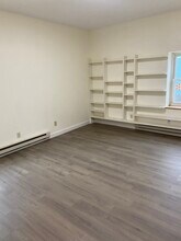 184 W Wisconsin Ave, Unit 4 in Kaukauna, WI - Building Photo - Building Photo