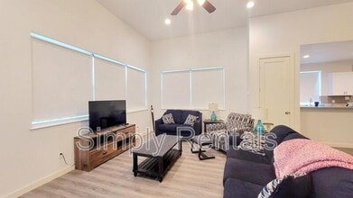 1711 Sycamore St in Commerce, TX - Building Photo - Building Photo