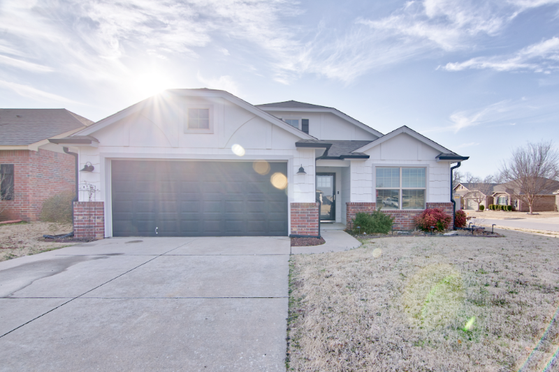 16014 S 88th E Pl in Bixby, OK - Building Photo