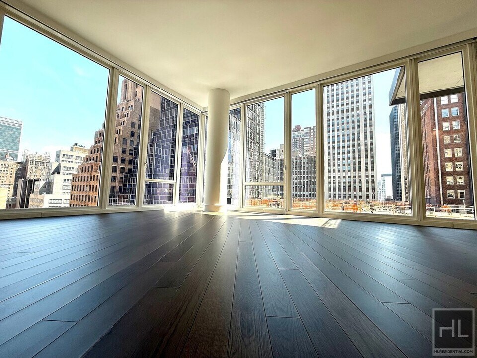 East 44th Street in New York, NY - Building Photo