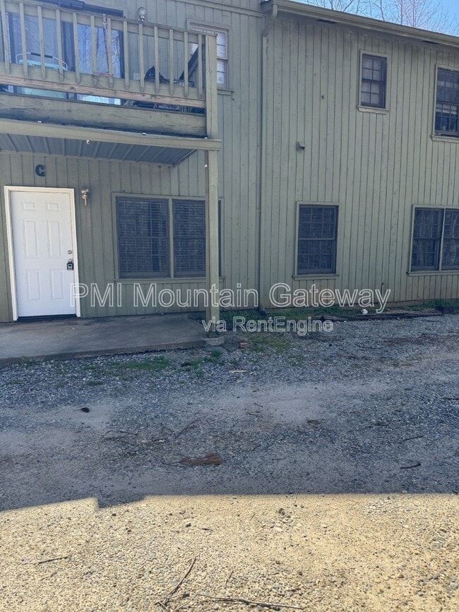 property at 82 Primrose Dr