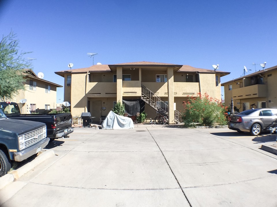 Crimson Cove Fourplex in Mesa, AZ - Building Photo