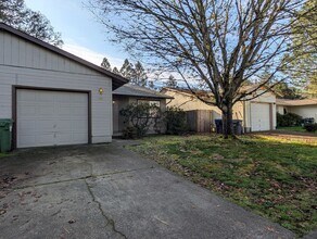 767 Stephens Dr in Eugene, OR - Building Photo - Building Photo