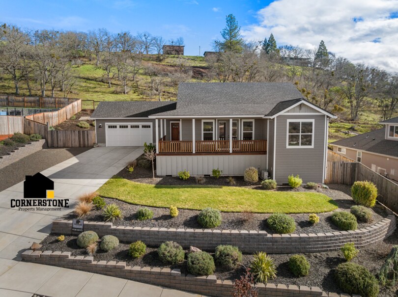 344 Avalon Terrace in Eagle Point, OR - Building Photo