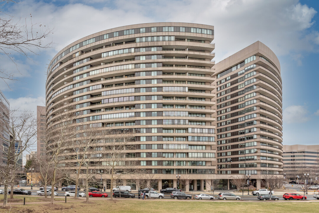 Crystal Gateway in Arlington, VA - Building Photo