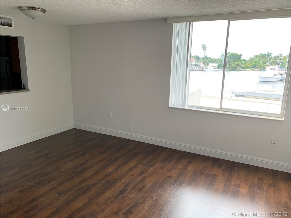 1740 NW N River Dr, Unit 227 in Miami, FL - Building Photo